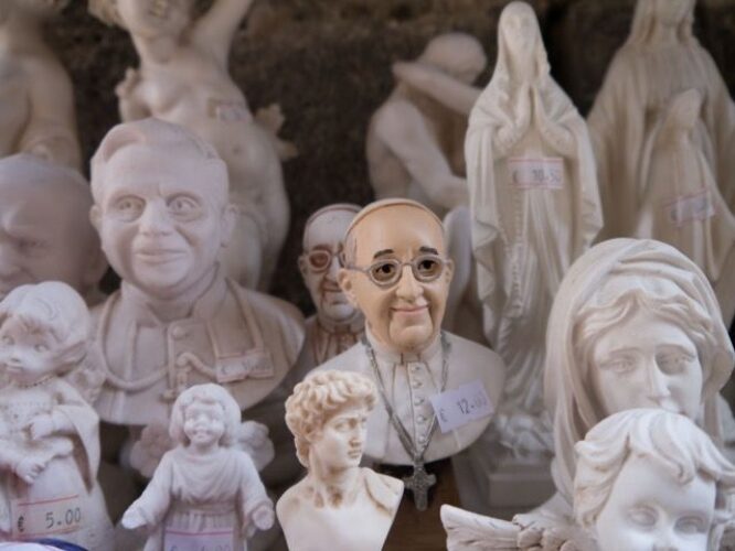 Papst Franziskus Figur
