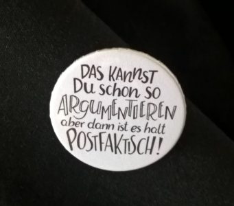 Button postfaktisch