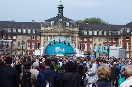 Wie findet frau ihren Frieden mit der katholischen Kirche? Stimmen vom Katholikentag