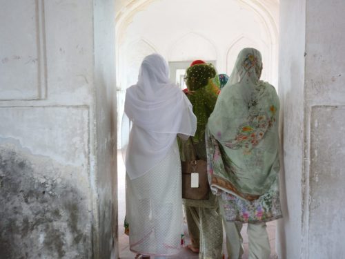 Von Rosenblüten und Atomwaffen – (m)eine feministisch-theologische Lehr- und Lernreise durch Pakistan