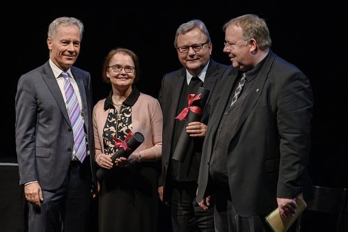 Bischof und Professorin für Gleichberechtigung in der Kirche