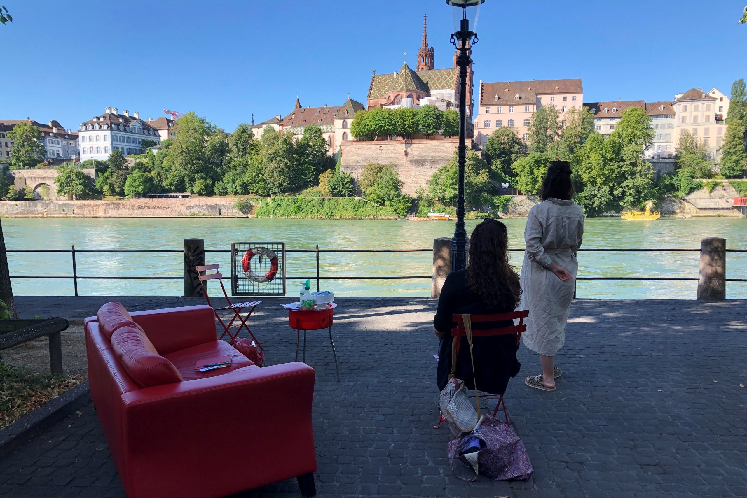 Das rote Sofa am Rhein