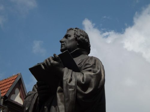Öffentliche Theologie: die moderne Interpretation von Luthers „Zweireichelehre“?!
