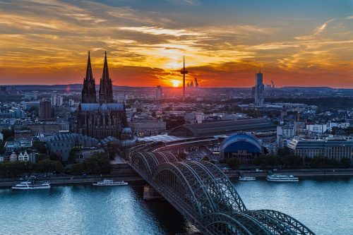 Unter Nebelbrüdern: Einblicke in das Kölner Kirchenmilieu