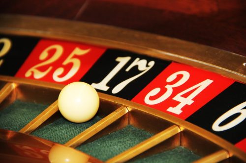 Theologie am ‚Andersort‘ Casino – ein Innsbrucker Student berichtet