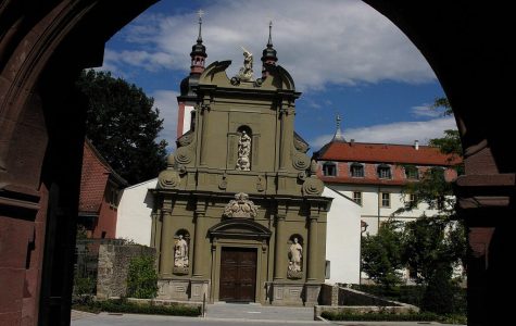 Zuhören! Eine Frau unterwegs in ihrer Kirche