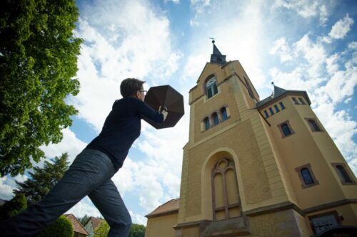 Risse und Glanz. Röntgenbilder einer Kirche