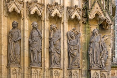 Erfurt-Dom-Jungfrauenportal-Detail-Toerichte_Jungfrauen-20100714