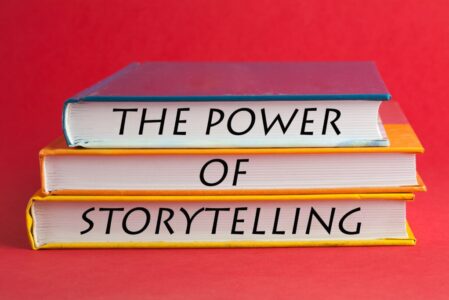 Storytelling, On red background. Erzählen