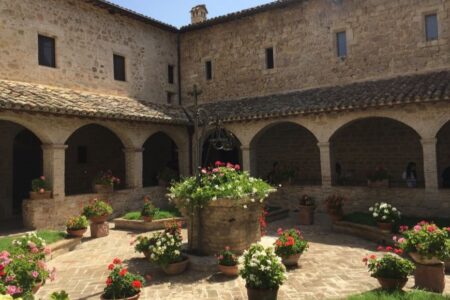 Innenhof des Klosters San Damiano, Assisi
