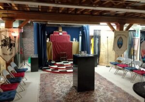 Raum für eine Gnostic Mass des Ordo Templi Orientis, im Norden von Boston