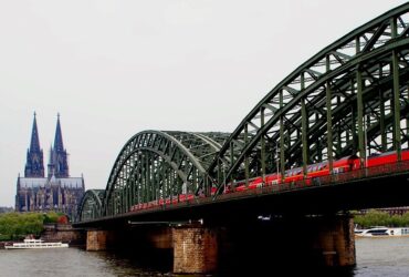 Kathedralen des technischen Fortschritts – Berührungspunkte von Kirche und Eisenbahn