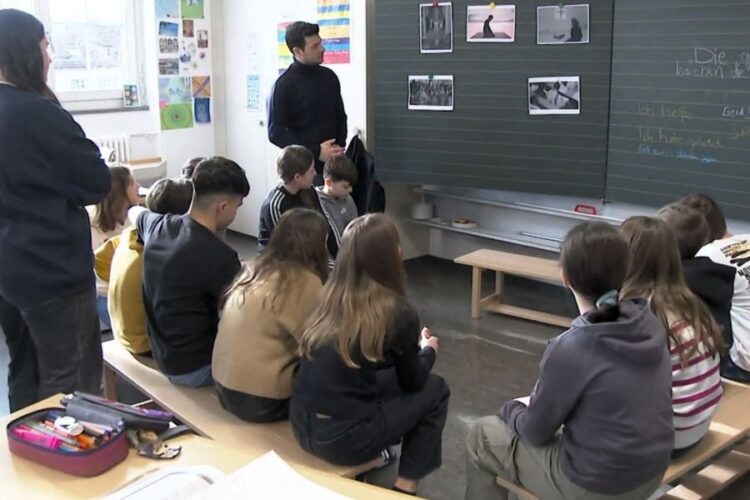 Interreligiöser Religionsunterricht im Schulzimmer Kreuzlingen