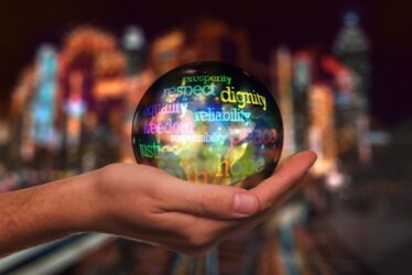 geralt-lens-ball-7071808 Ball mit Wertkategorien geragenvon einer Hand